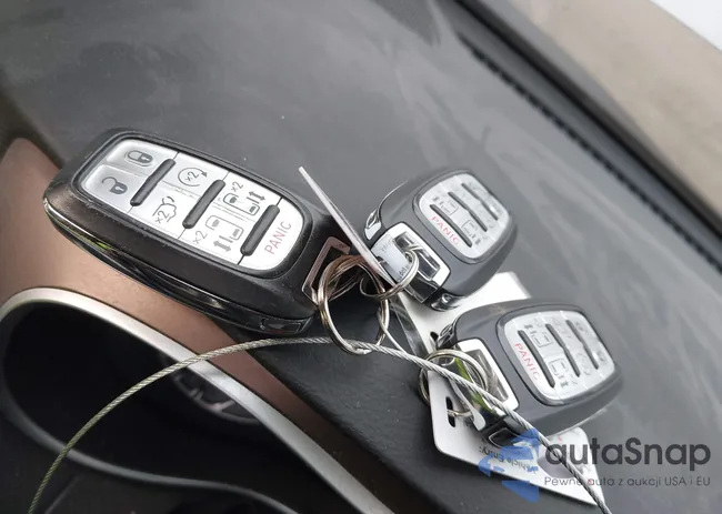 2C4RC1EGXHR703830: 44091309