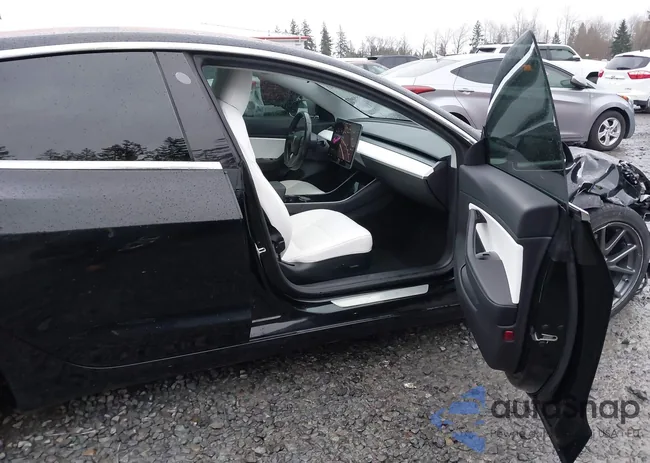 5YJ3E1EB0KF192362: 44092763