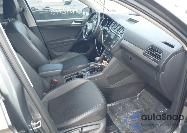 3VV2B7AXXJM217434: 44092775