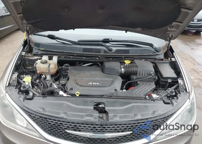 2C4RC1BG9HR592045: 44092932