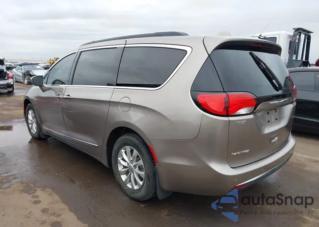 2C4RC1BG9HR592045: 44092932