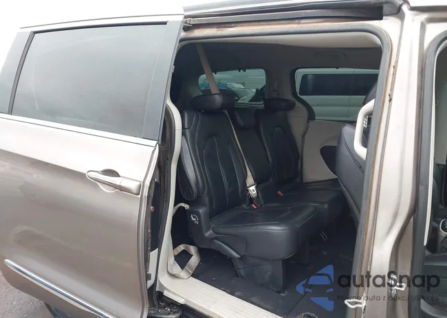 2C4RC1BG9HR592045: 44092932