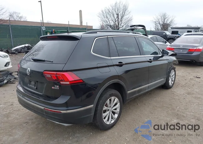 3VV2B7AX7JM138853: 44093681