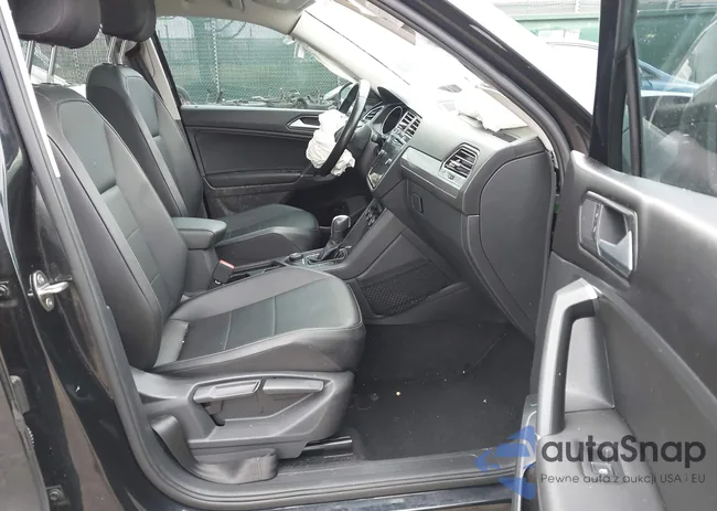 3VV2B7AX7JM138853: 44093681