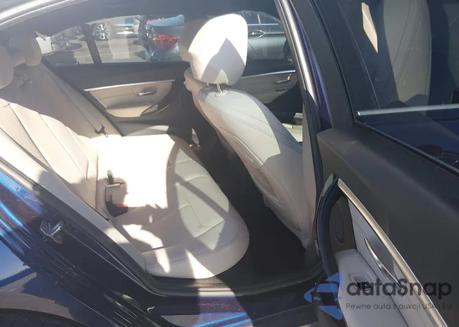 WBA8D9G52HNU59359: 44093700