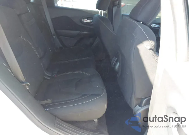 1C4PJLCB8GW176957: 44093764