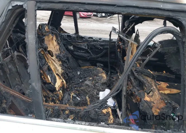 5UXKT0C36H0S81625: 44093836