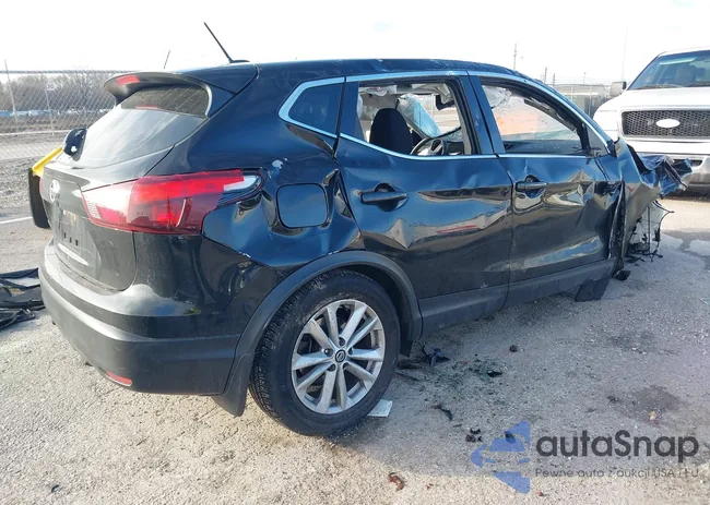 JN1BJ1CP2KW242697: 44093157