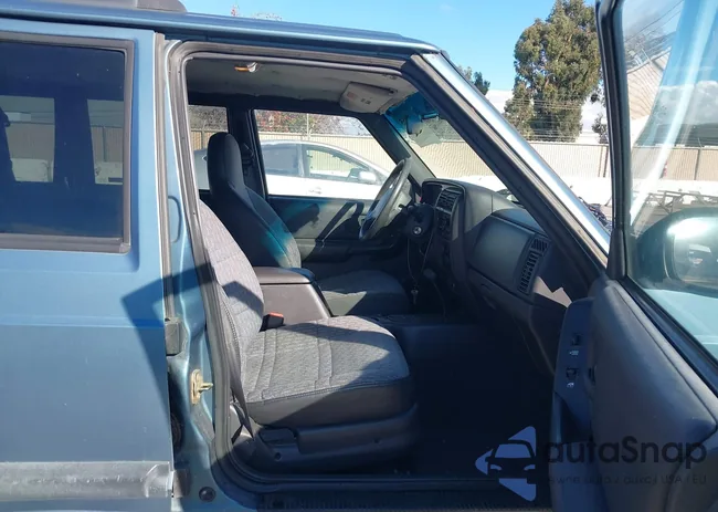 1J4FT68S3XL527284: 44093365