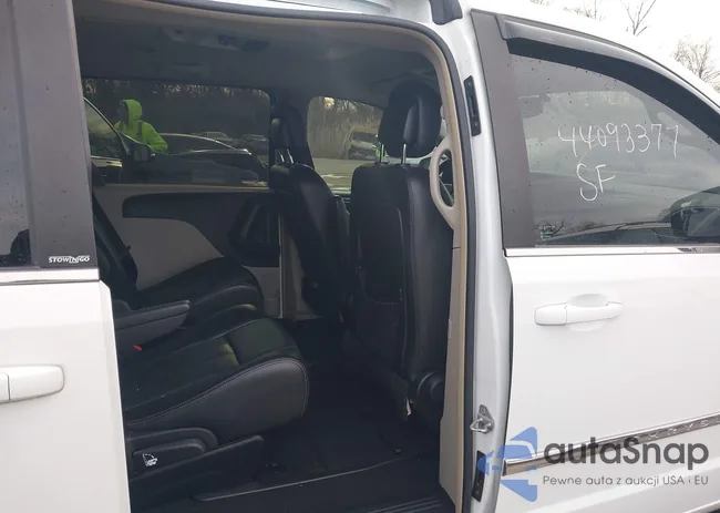 2C4RC1BG2ER348376: 44093377