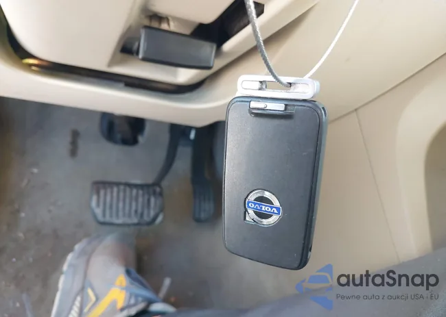 YV4BZ982381038026: 44093413