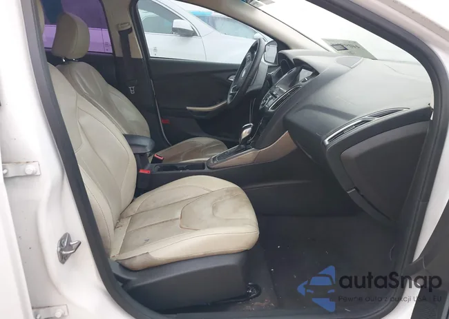 1FADP3J24JL271812: 44095065