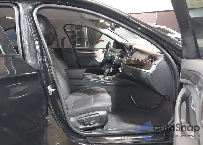 WBA5A7C58GG644296: 44095130