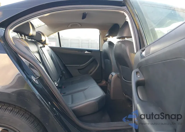 3VWD17AJ8EM420377: 44094493