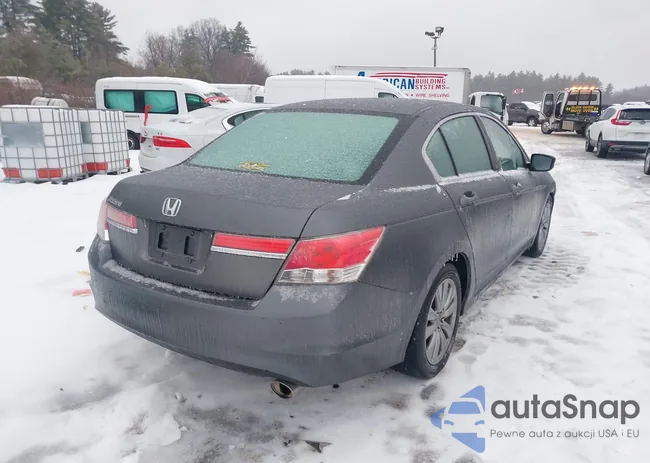 1HGCP2F73BA016023: 44095855