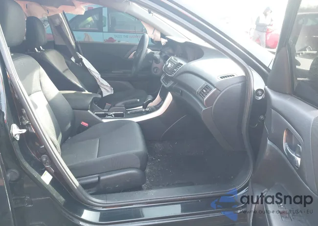 1HGCR2F38FA005144: 44096559