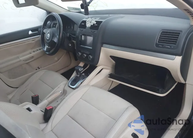 3VWRZ7AJ7AM106888: 44096832