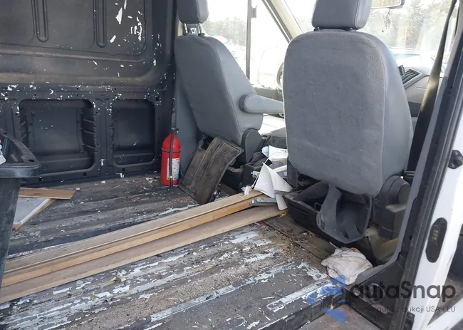 1FTYR1CG0JKA12548: 44096972