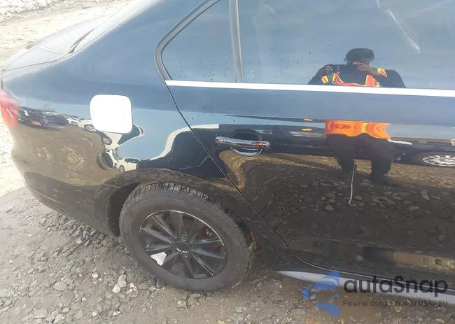 3VW637AJ8EM234096: 44097734