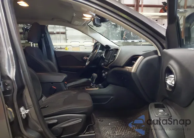 1C4PJMCS5GW282899: 44097786