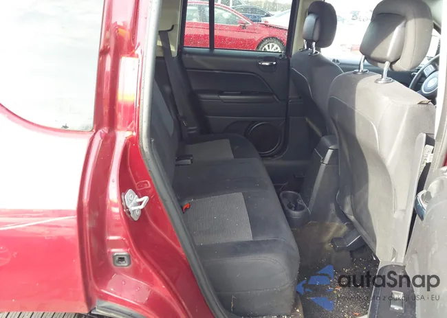 1C4NJCBA4FD208832: 44097859