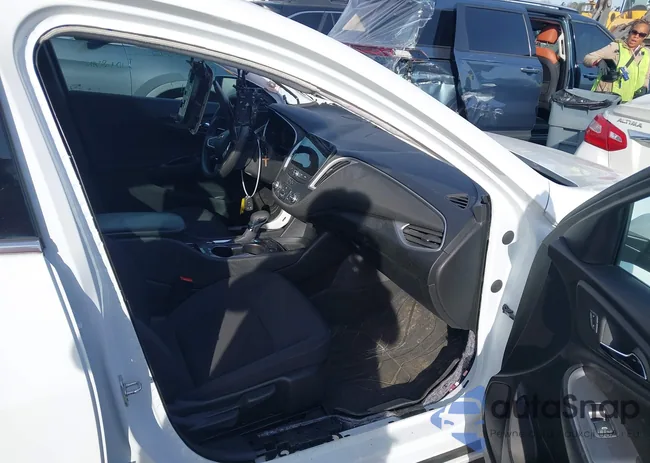 1G1ZB5ST3RF113501: 44097981