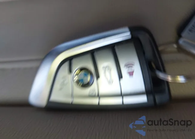 3MW5R1J0XM8B53302: 44097997