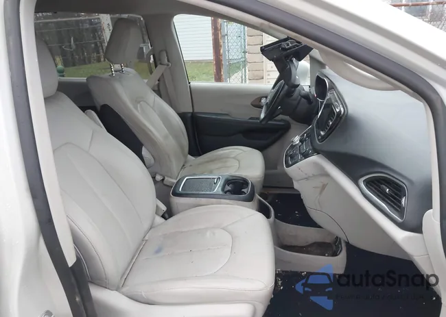 2C4RC1EG4HR622418: 44097308