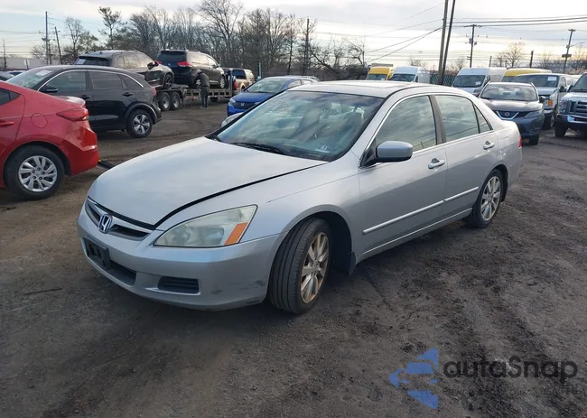 1HGCM66516A066827: 44097471