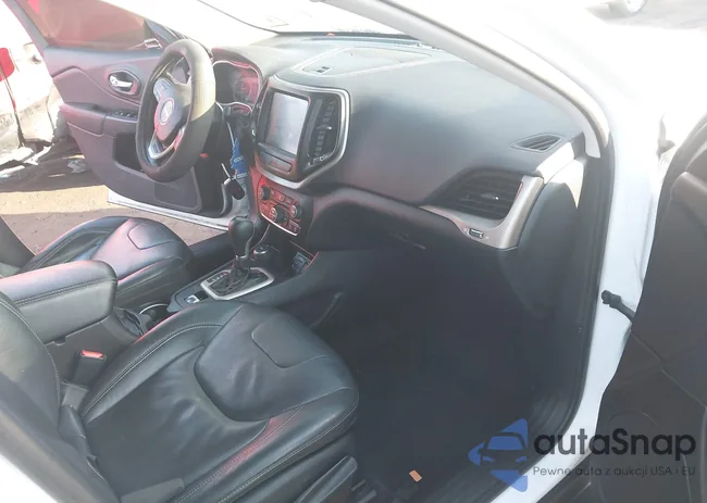 1C4PJMDBXFW716568: 44098297