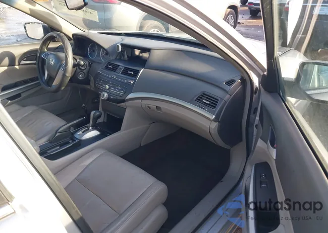 1HGCP26819A201092: 44099545