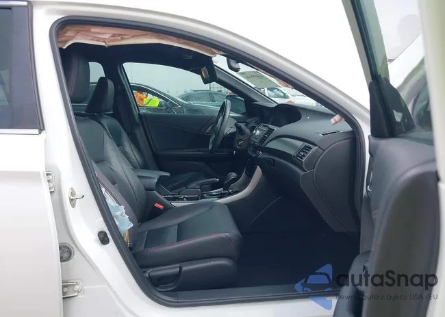 1HGCR2F18HA261379: 44099146