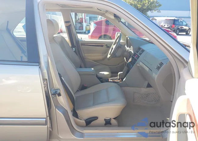 WDBHA24GXXA769918: 44100743