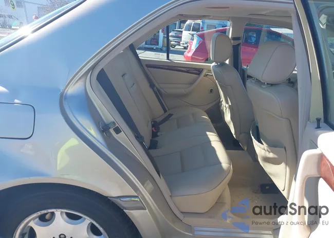 WDBHA24GXXA769918: 44100743