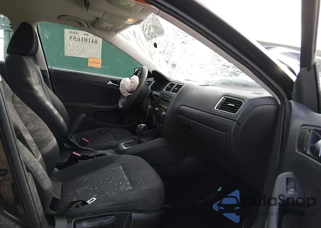 3VW2K7AJ2BM052925: 44101655