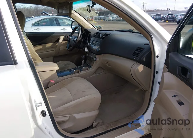 5TDBK3EH8AS025293: 44101817