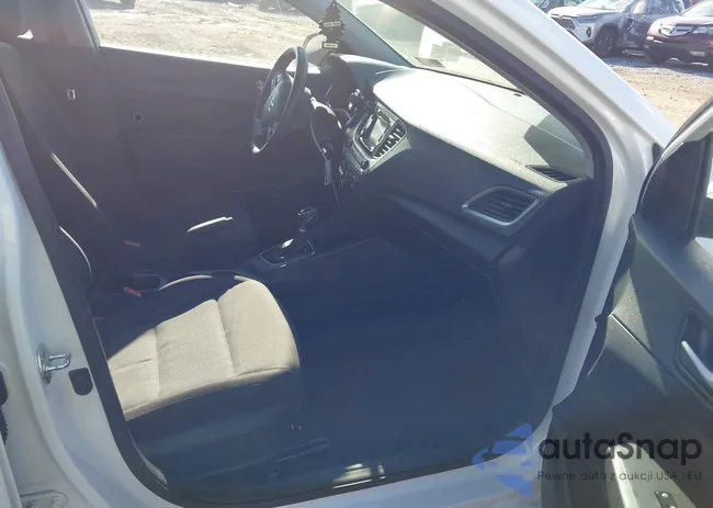 3KPC24A39JE028363: 44101890