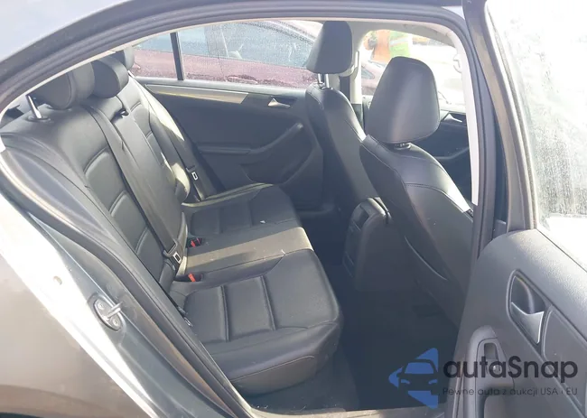 3VWDB7AJ3HM272477: 44101990