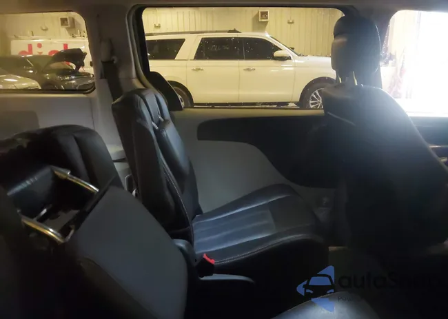 2C4RC1BG6FR588550: 44101177