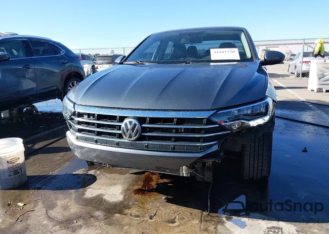 3VWCB7BU3KM131307: 44101520