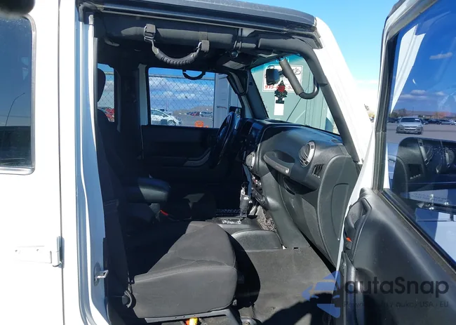 1C4BJWDG8GL208877: 44102660