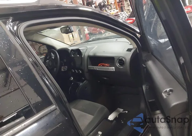 1C4NJDBB8GD782544: 44102915