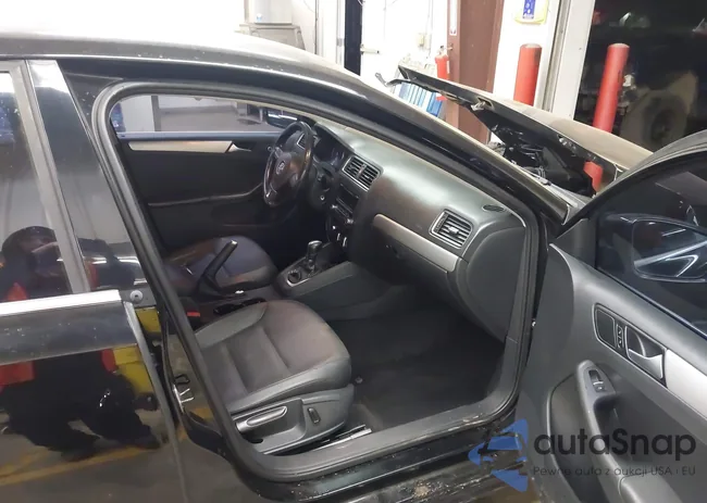 3VWD17AJ7EM328144: 44103108