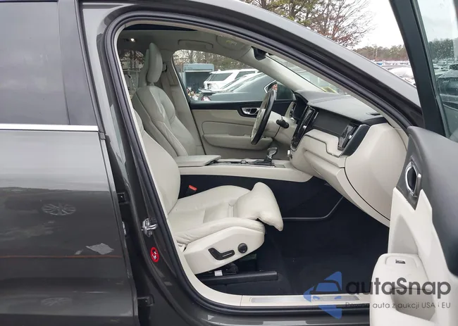 LYVA22RL4JB100677: 44102154