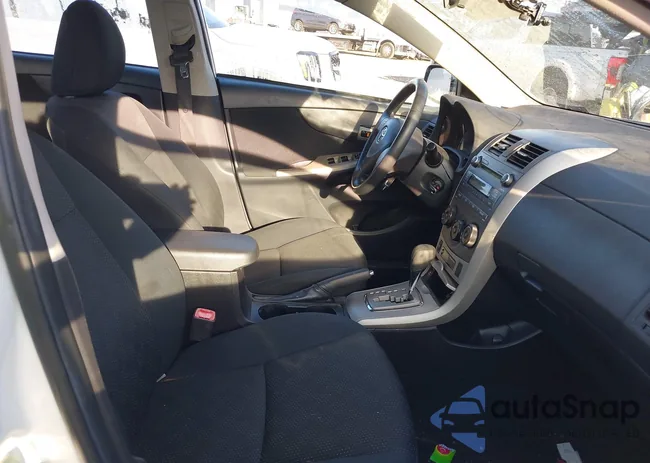 2T1BU4EE6AC453927: 44102461