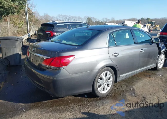 4T1BK3DB6CU449689: 44103679