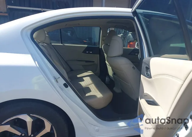 1HGCR2F81HA023161: 44103743