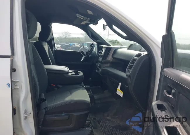 3C6UR5HJ4RG227595: 44103808