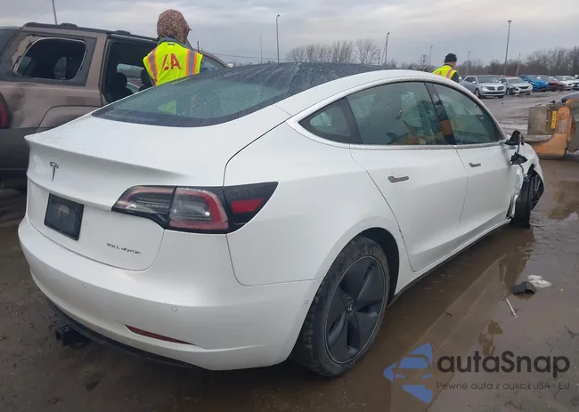 5YJ3E1EB7LF798212: 44104072