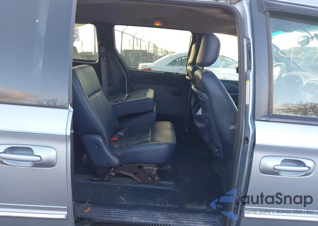 2C8GP54L63R105338: 44103474